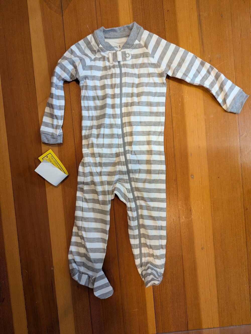 Pact organic gray and white stripe Footed Baby One-Piece Zip Sleeper 9-12 mo NWT